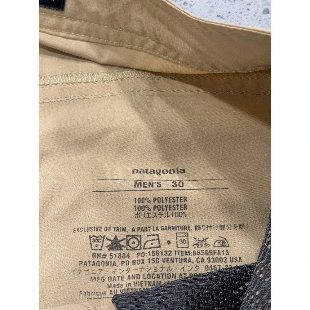 Patagonia Mens 30 Board Shorts Tan Khaki Ripstop Cargo Swim Trunks 86565 FA13